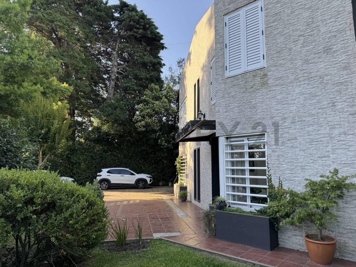 Foto de Casa en Venta de 4 dormitorios, 8 ambientes, Lisandro Olmos, imagen 2