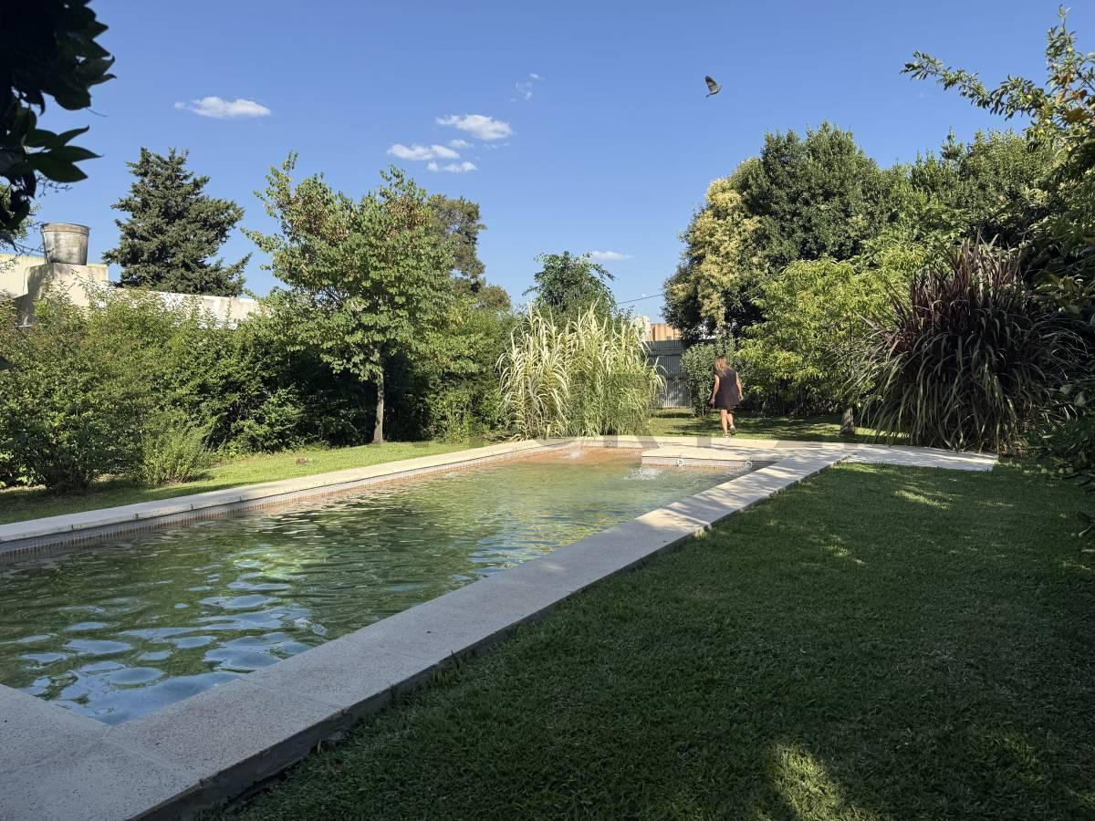 Foto de Casa en Venta de 4 dormitorios, 8 ambientes, Lisandro Olmos, imagen 1