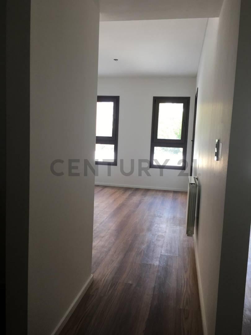 Foto de Departamento 1 dormitorio en alquiler con cochera en La Plata, imagen 2