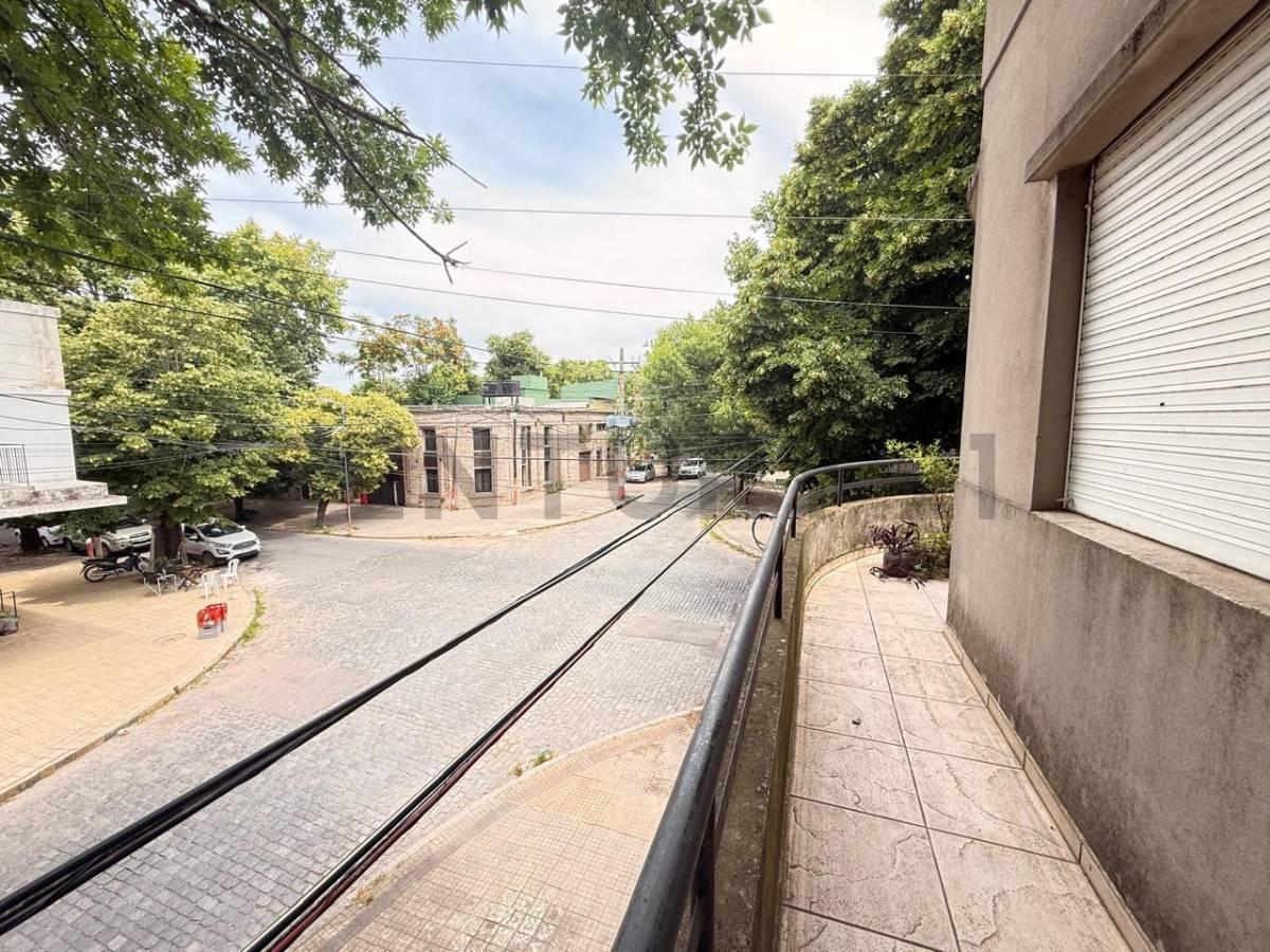 Foto de Casa en Venta de 3 dormitorios y 6 ambientes en ciudad de La plata, imagen 2