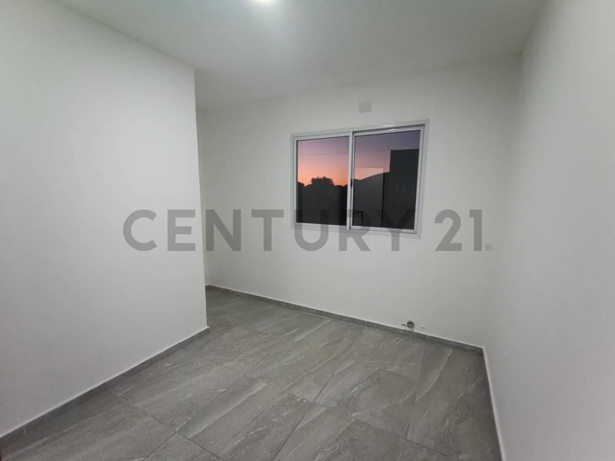 Foto de Dúplex en Venta de dos dormitorios en 70 entre 133 y 134 en Los Hornos, imagen 2