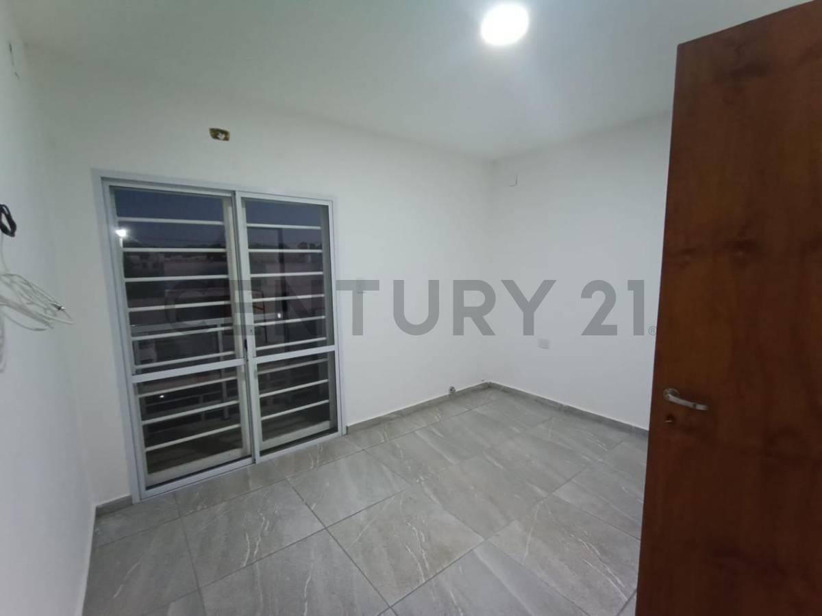 Foto de Dúplex en Venta de dos dormitorios en 70 entre 133 y 134 en Los Hornos, imagen 3
