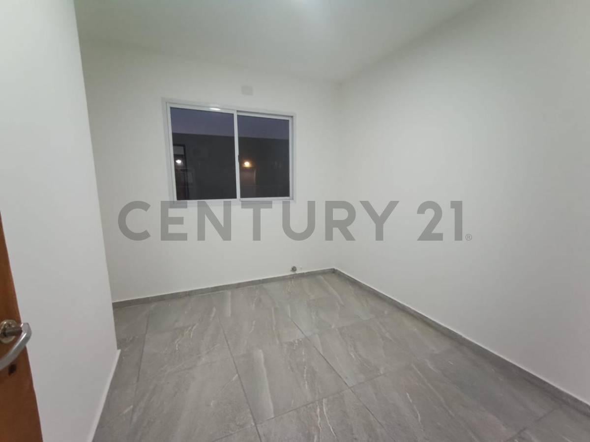 Foto de Dúplex en Venta de dos dormitorios en 70 entre 133 y 134 en Los Hornos, imagen 4