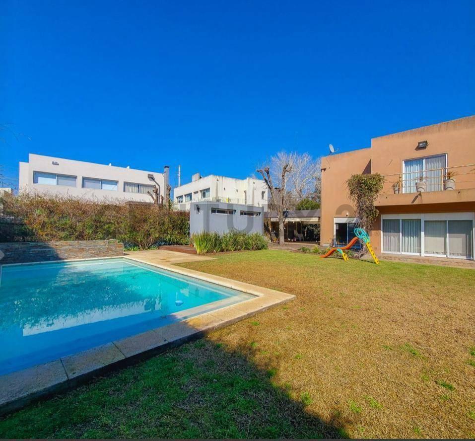 Foto de Venta de casa 3 dormitorios, pileta , parrilla barrio Don Carlos, imagen 4