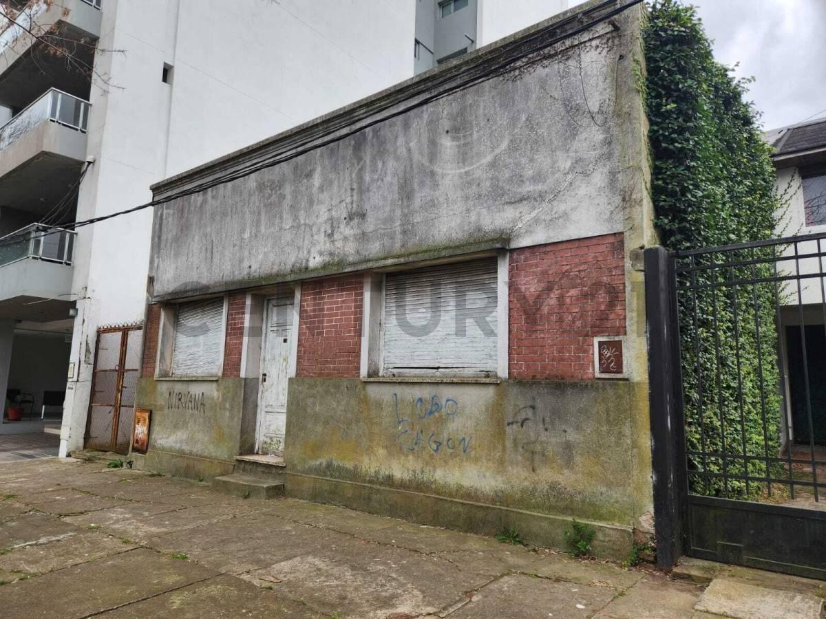 Foto de Terreno con construcción a demoler en Avenida 25 entre 41 y 42 | La, imagen 1