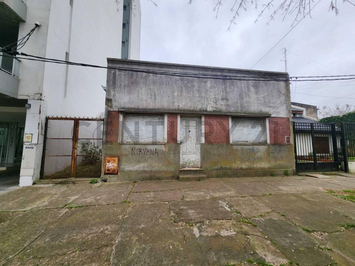 Foto de Terreno con construcción a demoler en Avenida 25 entre 41 y 42 | La, imagen 2