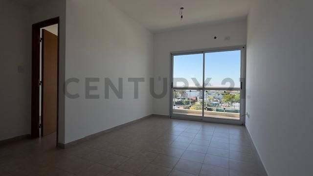 Foto de Departamento en alquiler de 1 dormitorio al frente con balcón y cochera, imagen 2