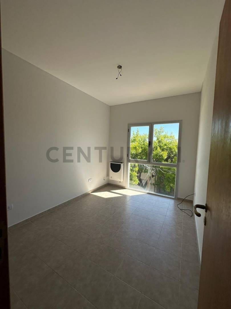 Foto de Departamento en alquiler de 1 dormitorio al frente con balcón y cochera, imagen 3
