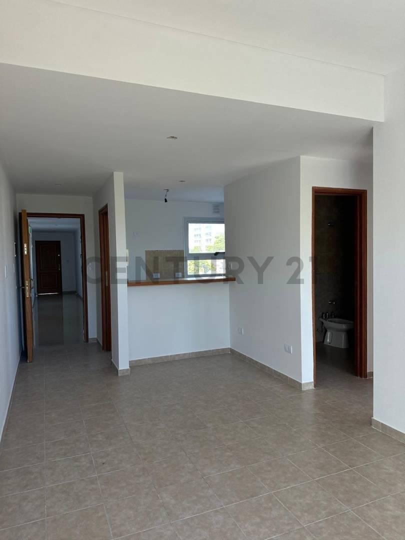 Foto de Departamento en alquiler de 1 dormitorio al frente con balcón y cochera, imagen 4
