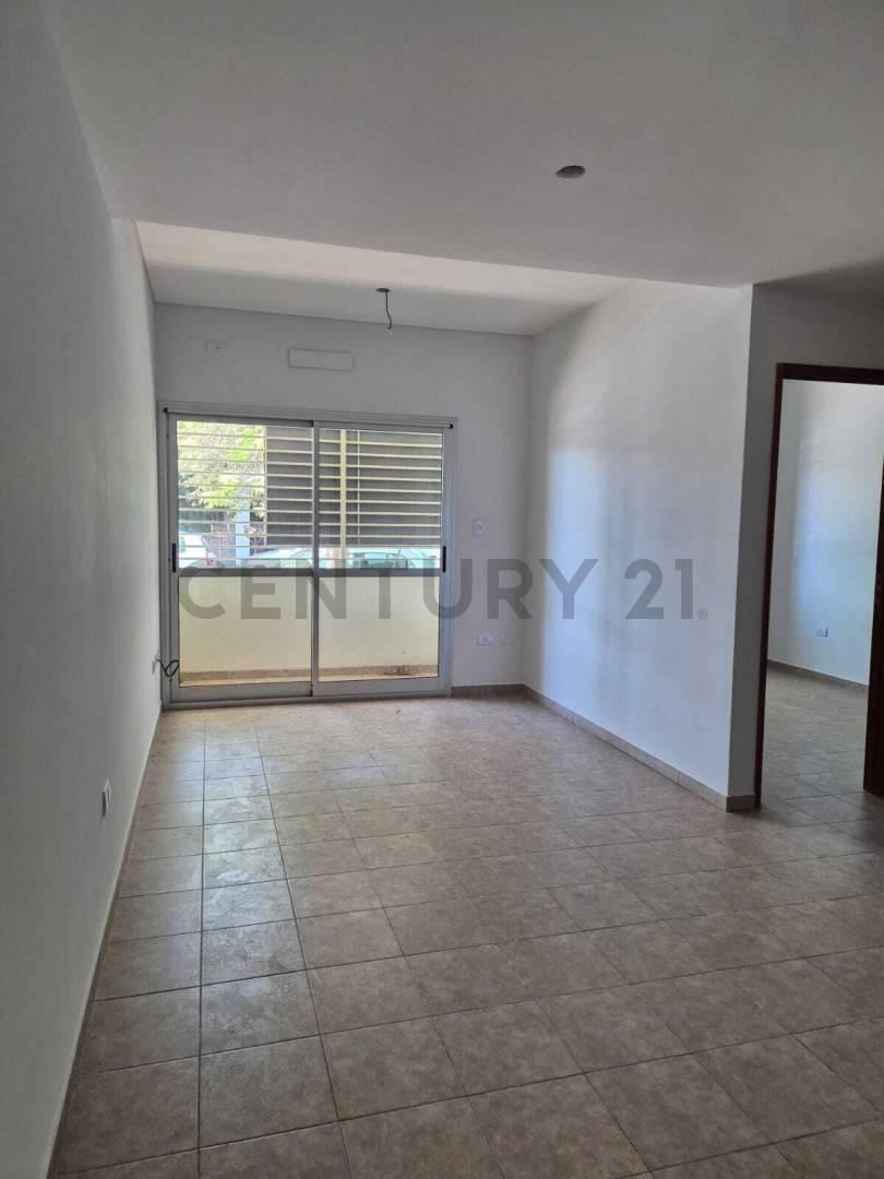 Foto de VENTA DEPARTAMENTO PB 1 DORMITORIO CON PATIO PRIVADO Y COCHERA LA PLATA, imagen 3