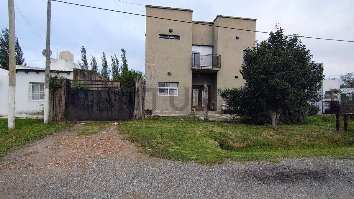 Foto de Casa 2 dormitorios con pileta en venta en Arturo Segui, imagen 1