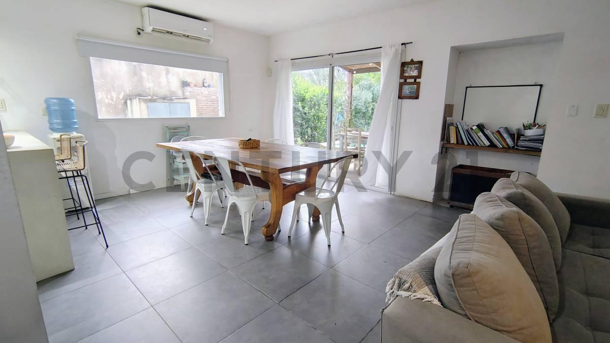 Foto de Casa 2 dormitorios con pileta en venta en Arturo Segui, imagen 5