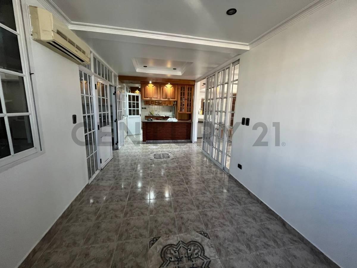 Foto de Casa en alquiler, 3 dormitorios, ubicada en Villa Elvira, La Plata, imagen 2