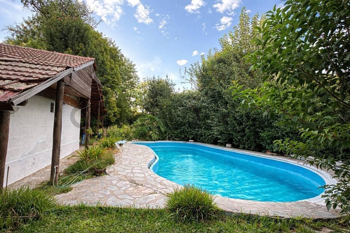 Foto de LOTE EN VENTA CON PILETA y CASA A REMODELAR Y/O DEMOLER EN CITY BELL, imagen 3