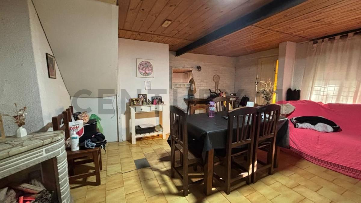 Foto de LOTE EN VENTA CON PILETA y CASA A REMODELAR Y/O DEMOLER EN CITY BELL, imagen 2
