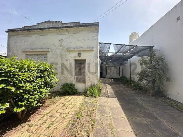 Foto de CASA A LA VENTA A REFACCIONAR EN LA PLATA, imagen 2