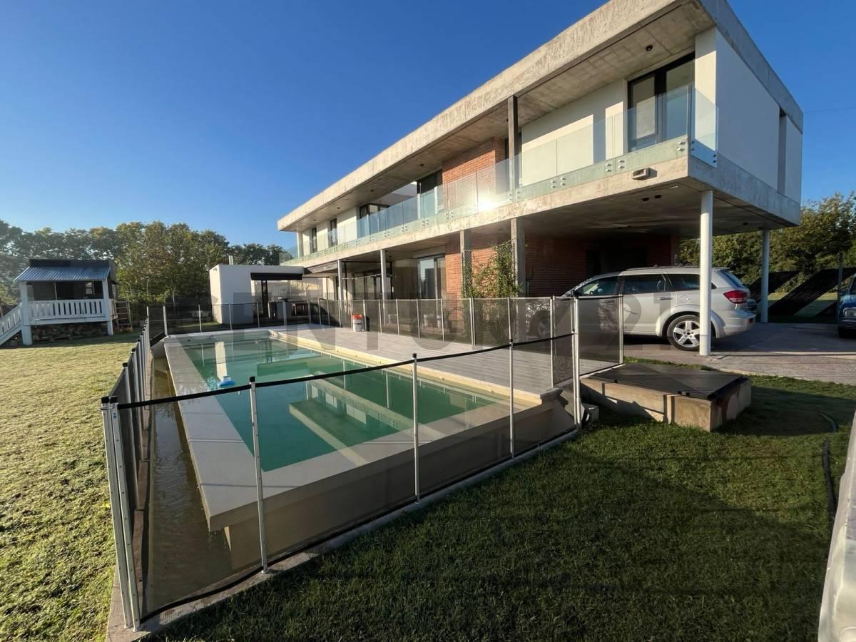 Foto de Casa de categoria 4 dormitorios en venta en Barrio abierto Don Guido, imagen 2