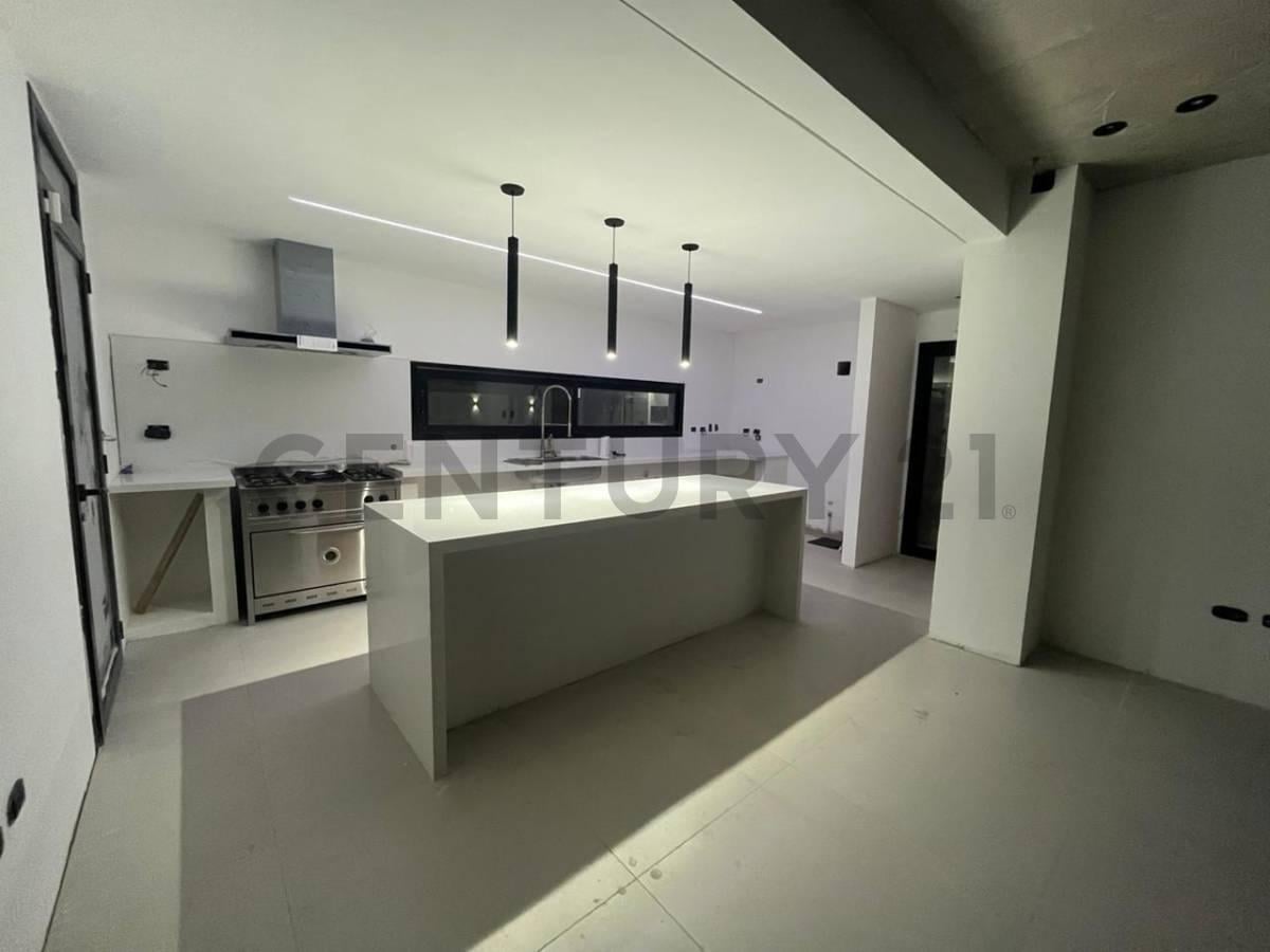 Foto de Casa de categoria 4 dormitorios en venta en Barrio abierto Don Guido, imagen 1
