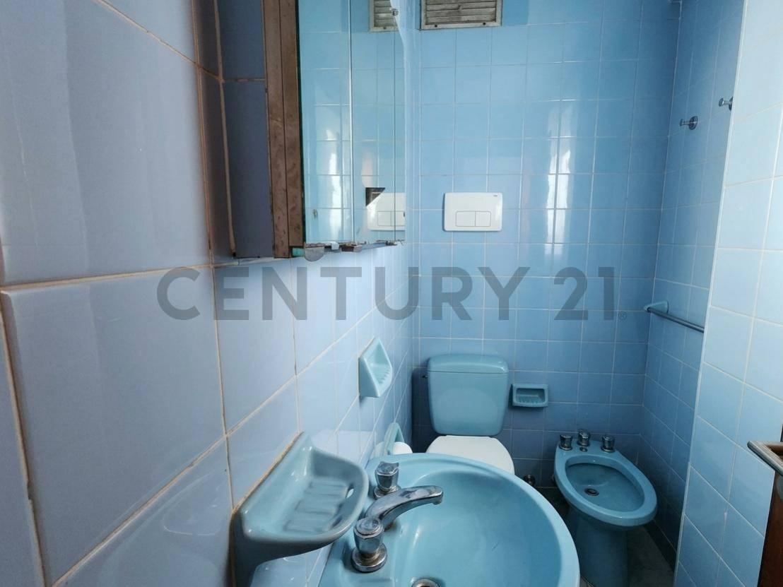 Foto de Departamento de 3 dormitorios con balcón y cochera en venta en La Plata, imagen 5