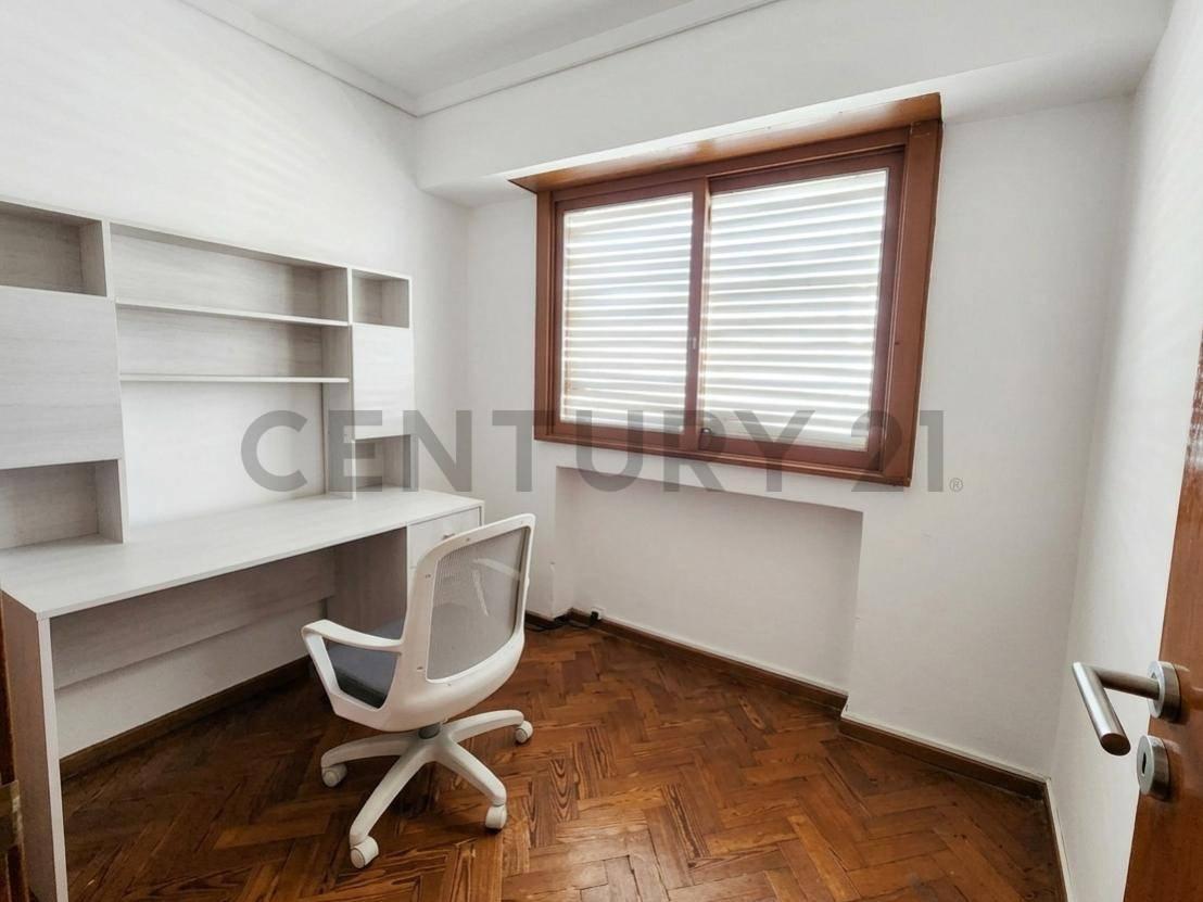 Foto de Departamento de 3 dormitorios con balcón y cochera en venta en La Plata, imagen 2