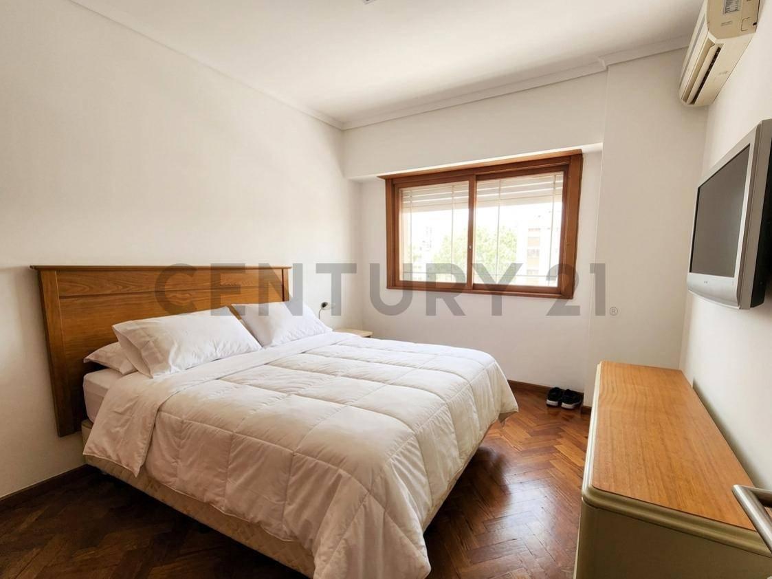 Foto de Departamento de 3 dormitorios con balcón y cochera en venta en La Plata, imagen 4