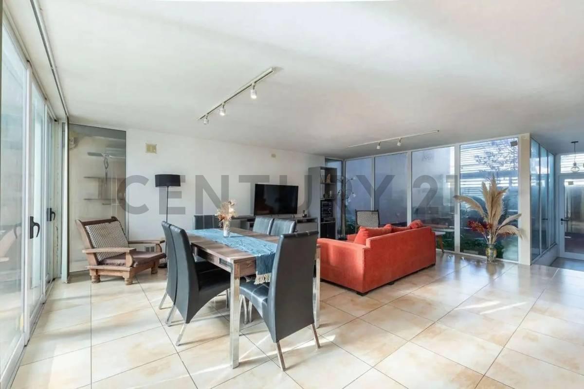 Foto de CASA 3 DORMITORIOS A LA VENTA CON COCHERA DOBLE Y PILETA, EN LA PLATA, imagen 3