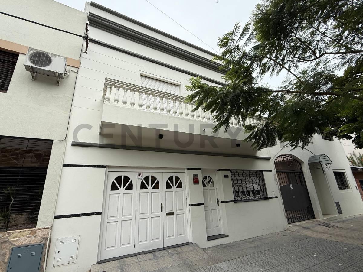 Foto de Casa a la venta 3 dormitorios, quincho y pileta en La plata, imagen 1