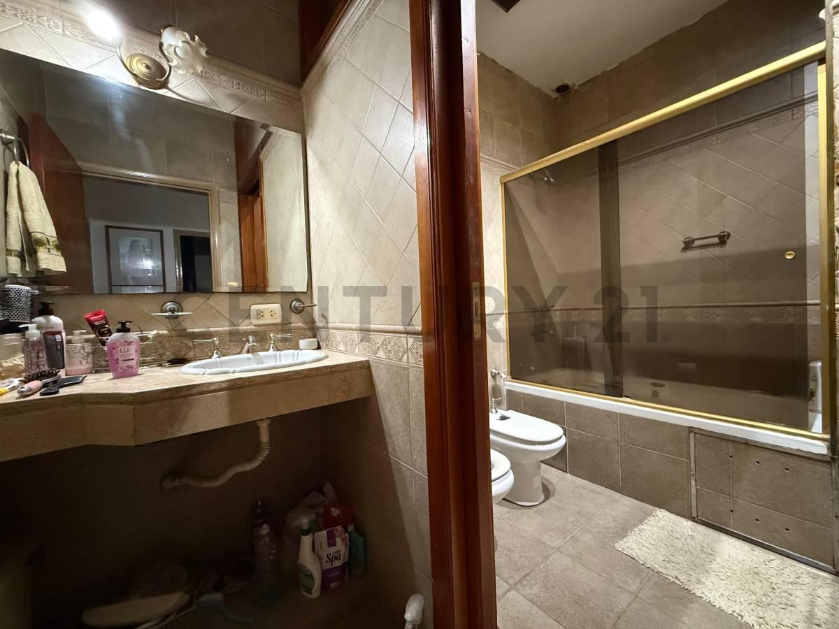 Foto de Casa a la venta 3 dormitorios, quincho y pileta en La plata, imagen 4