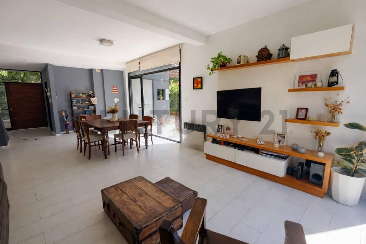 Foto de Casa a la venta 3 dormitorios, parque y parrilla en City bell, imagen 3
