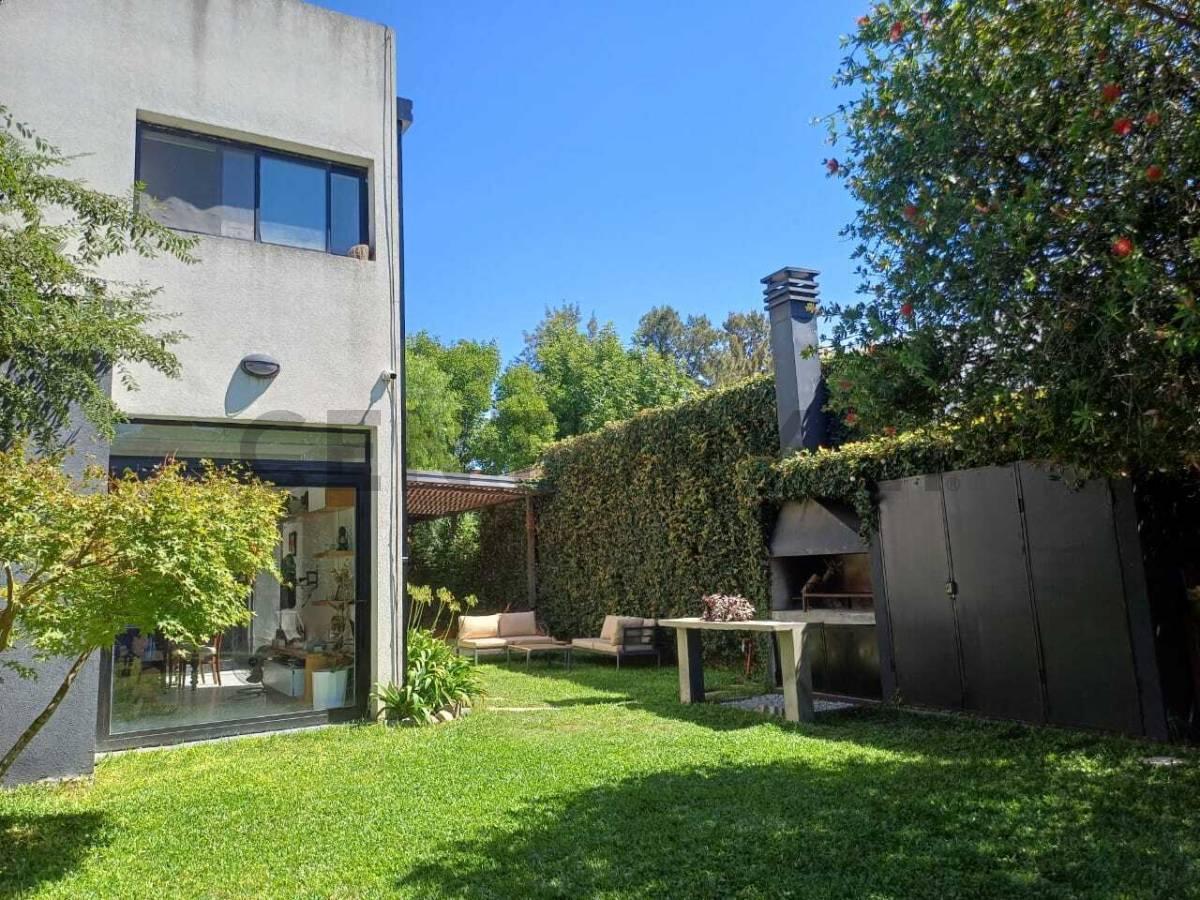 Foto de Casa a la venta 3 dormitorios, parque y parrilla en City bell, imagen 2