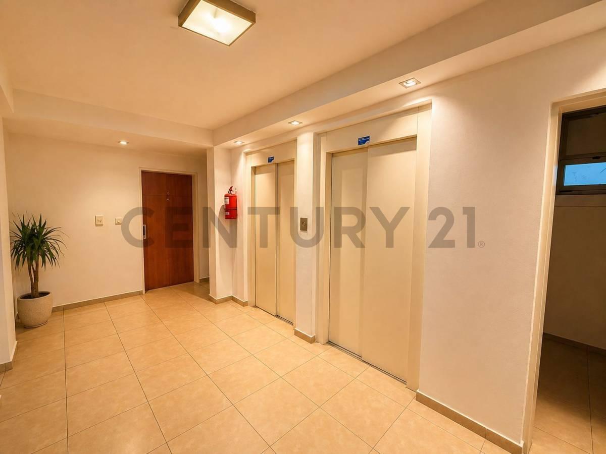 Foto de DEPARTAMENTO 1 DORMITORIO CON COCHERA A LA VENTA 43 entre 13 y 14, imagen 3