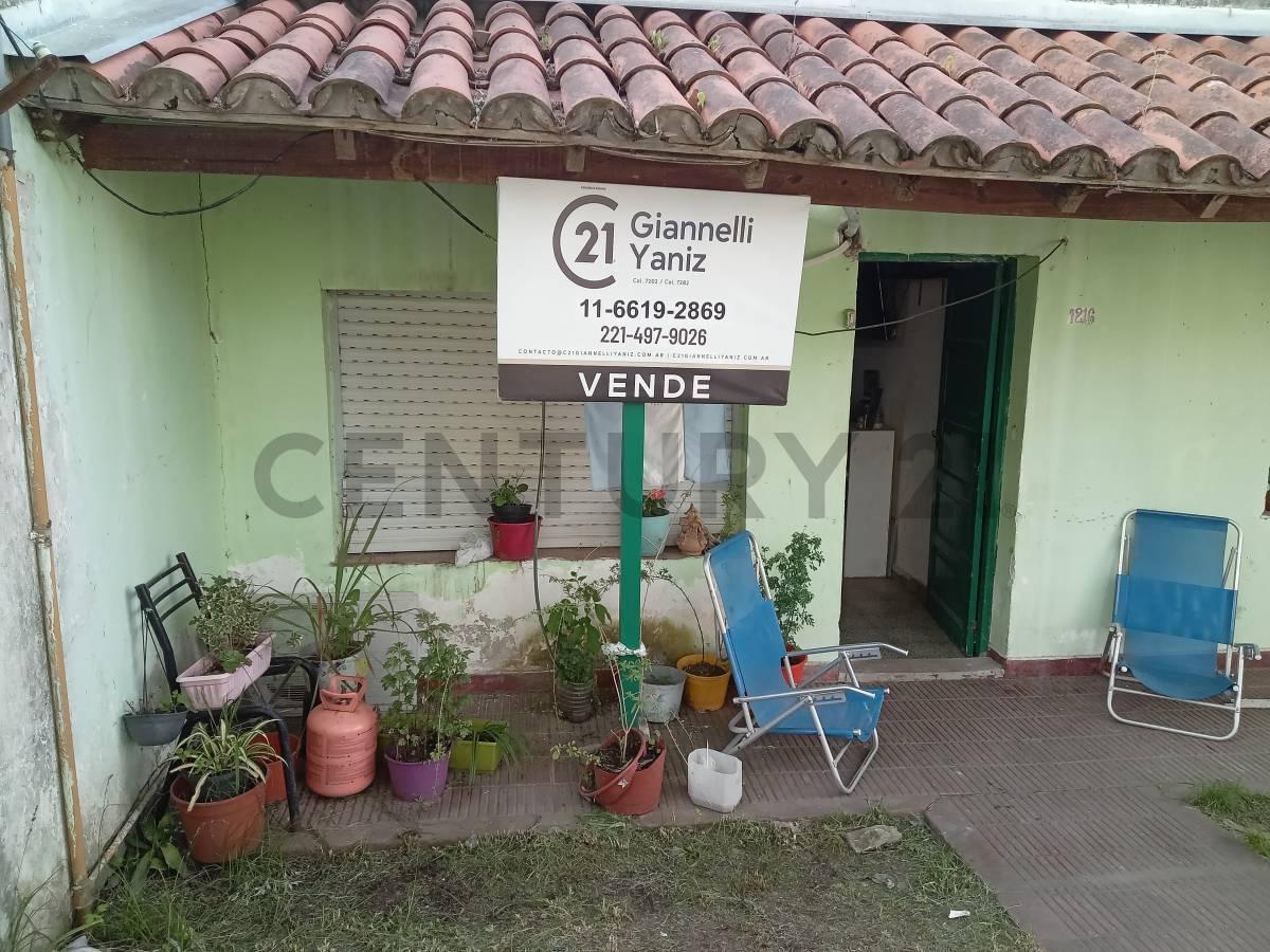 Foto de Casa a refaccionar en Venta en Verónica, imagen 1