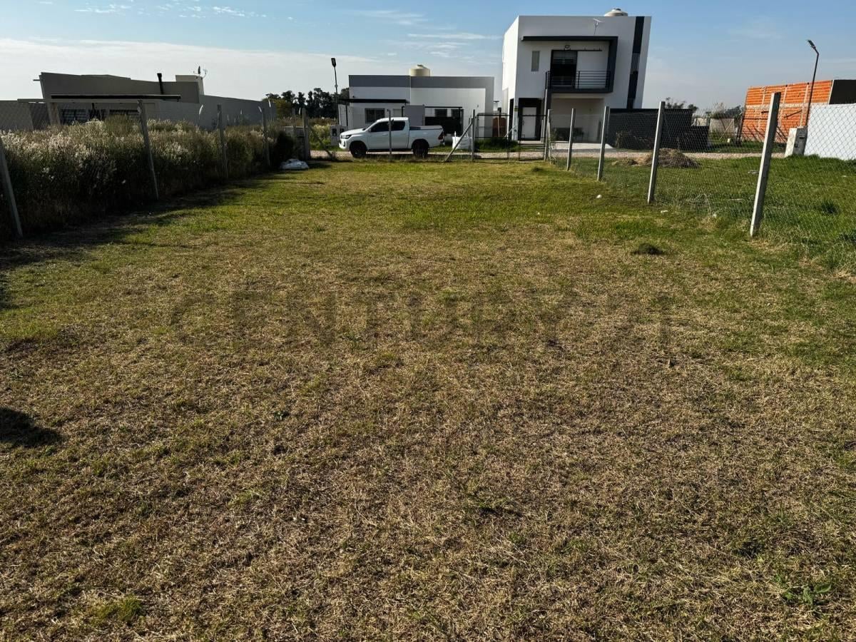 Foto de Terreno en Venta ubicado en el Barrio Lomas de Arana, La Plata, imagen 2