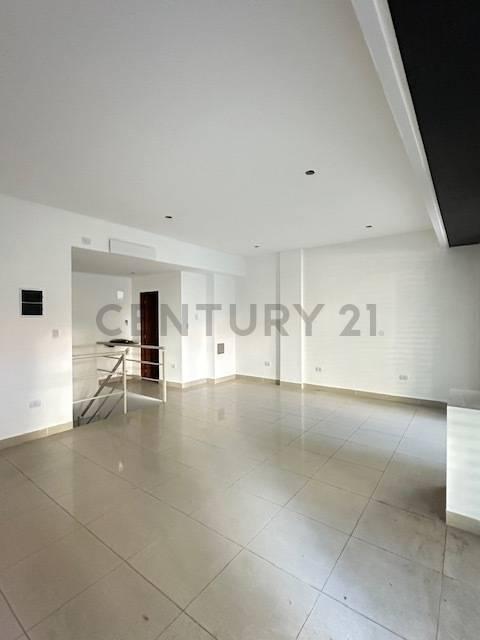 Foto de LOCAL COMERCIAL CON DEPOSITO A LA VENTA EN LA PLATA, imagen 3
