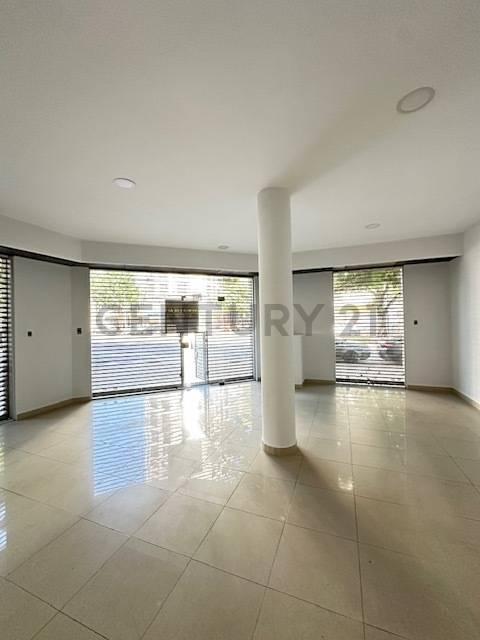 Foto de LOCAL COMERCIAL EN VENTA CON DEPOSITO EN LA PLATA, imagen 3