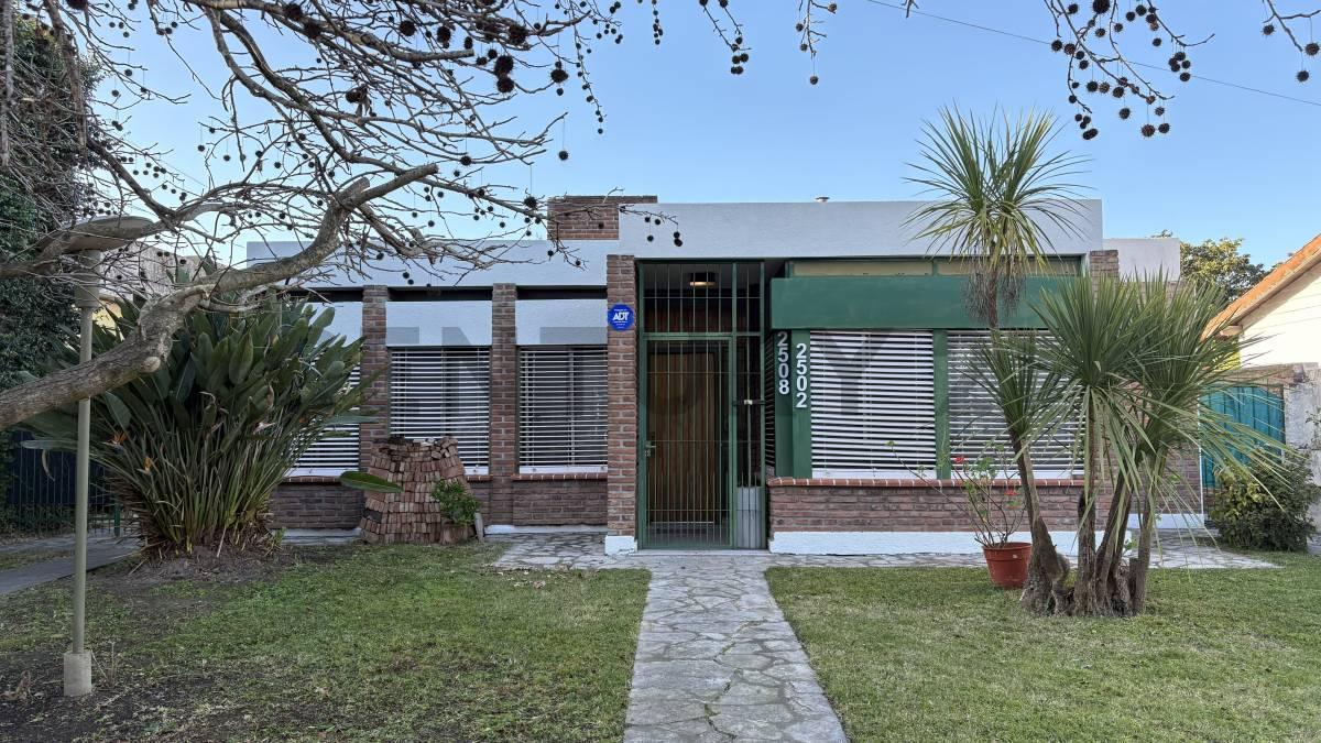Foto de CASA EN VENTA EN GONNET - APTO BANCO, imagen 1