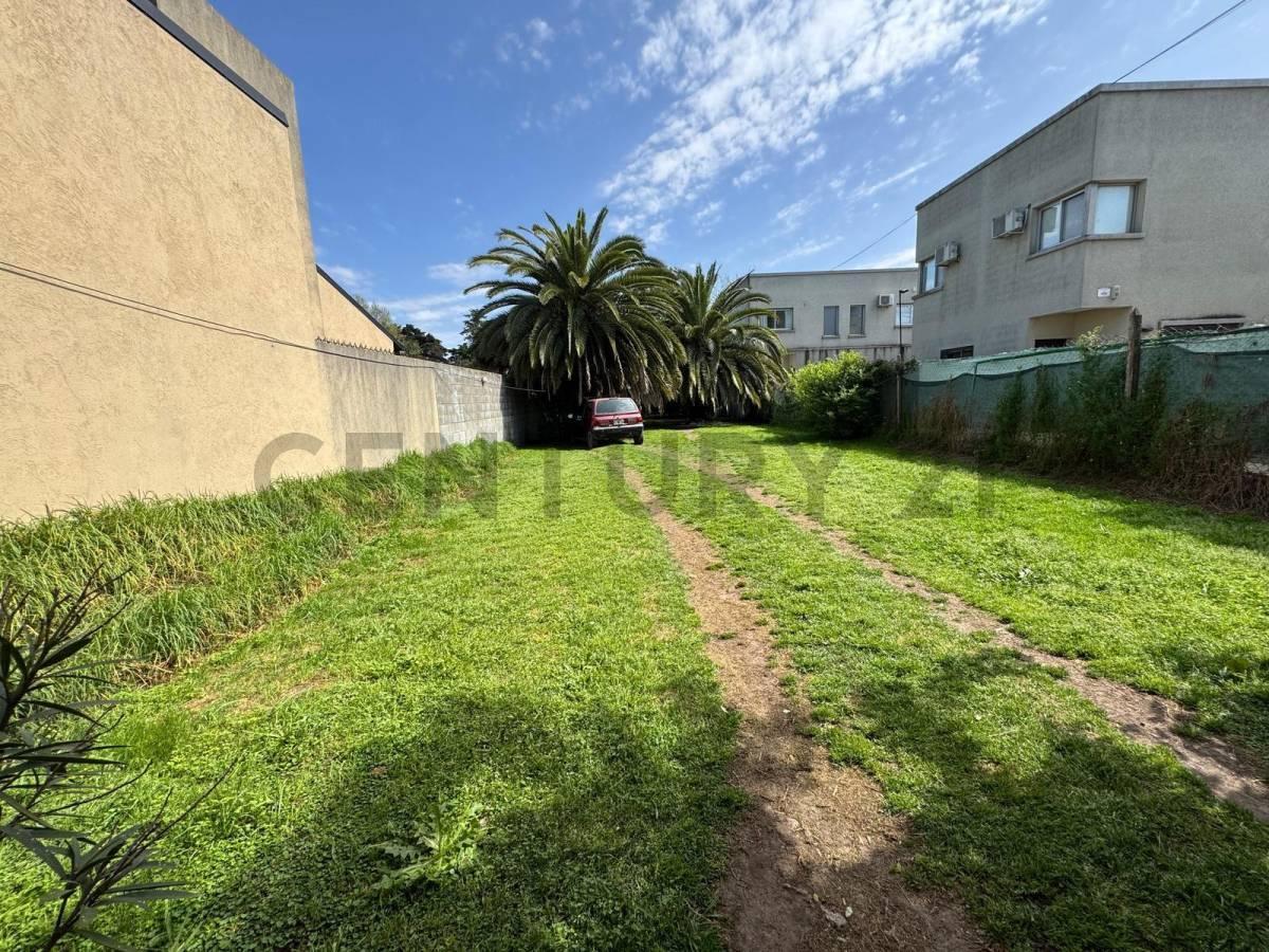 Foto de Lote en venta en City bell - 540m2 - con casa a reciclar/demoler - 467, imagen 2