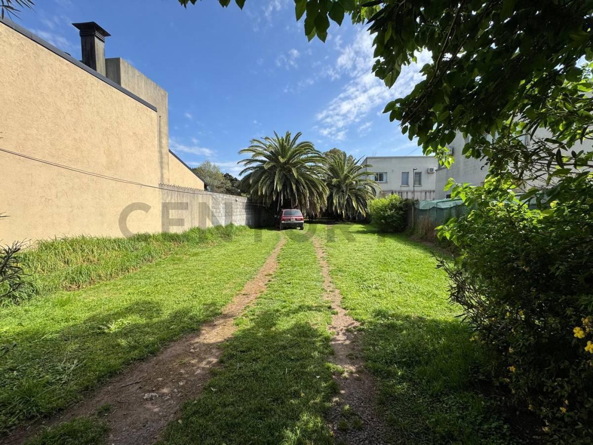 Foto de Lote en venta en City bell - 540m2 - con casa a reciclar/demoler - 467, imagen 1