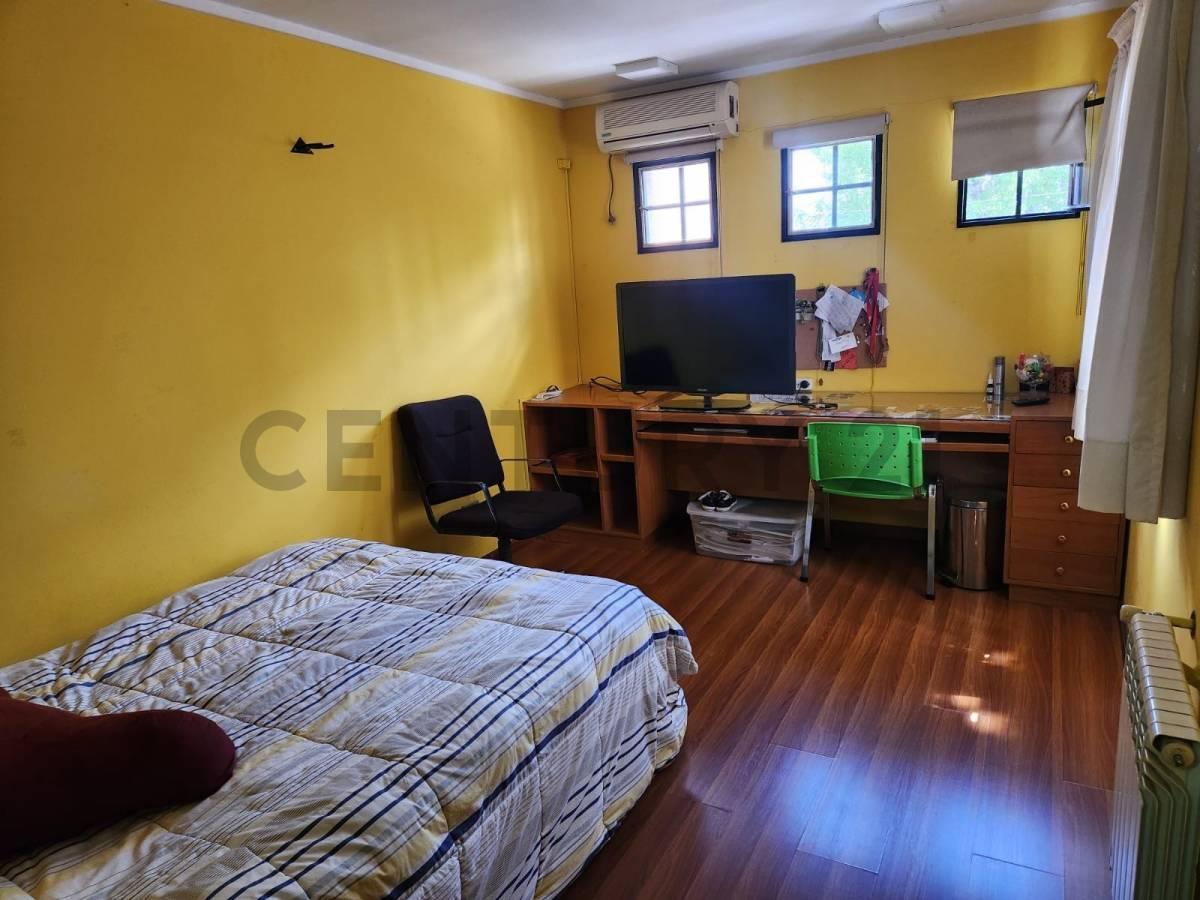 Foto de Casa de 3 dormitorios amplio parque, pileta y quincho a la VENTA en La, imagen 4
