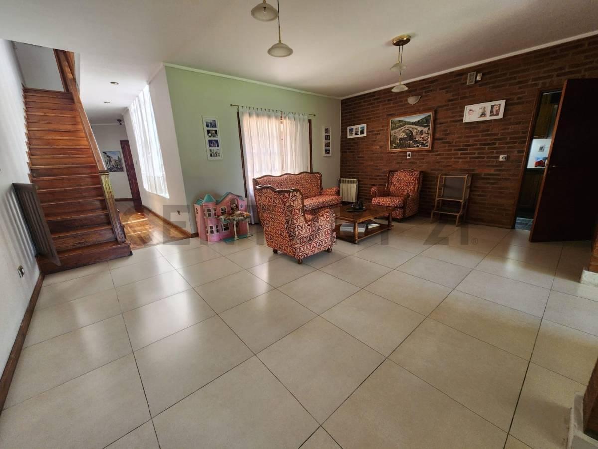 Foto de Casa de 3 dormitorios amplio parque, pileta y quincho a la VENTA en La, imagen 5