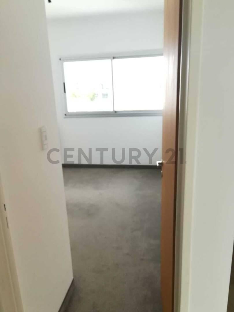 Foto de DEPARTAMENTO EN ALQUILER 1 DORMITORIO CON COCHERA EN LA PLATA, imagen 2