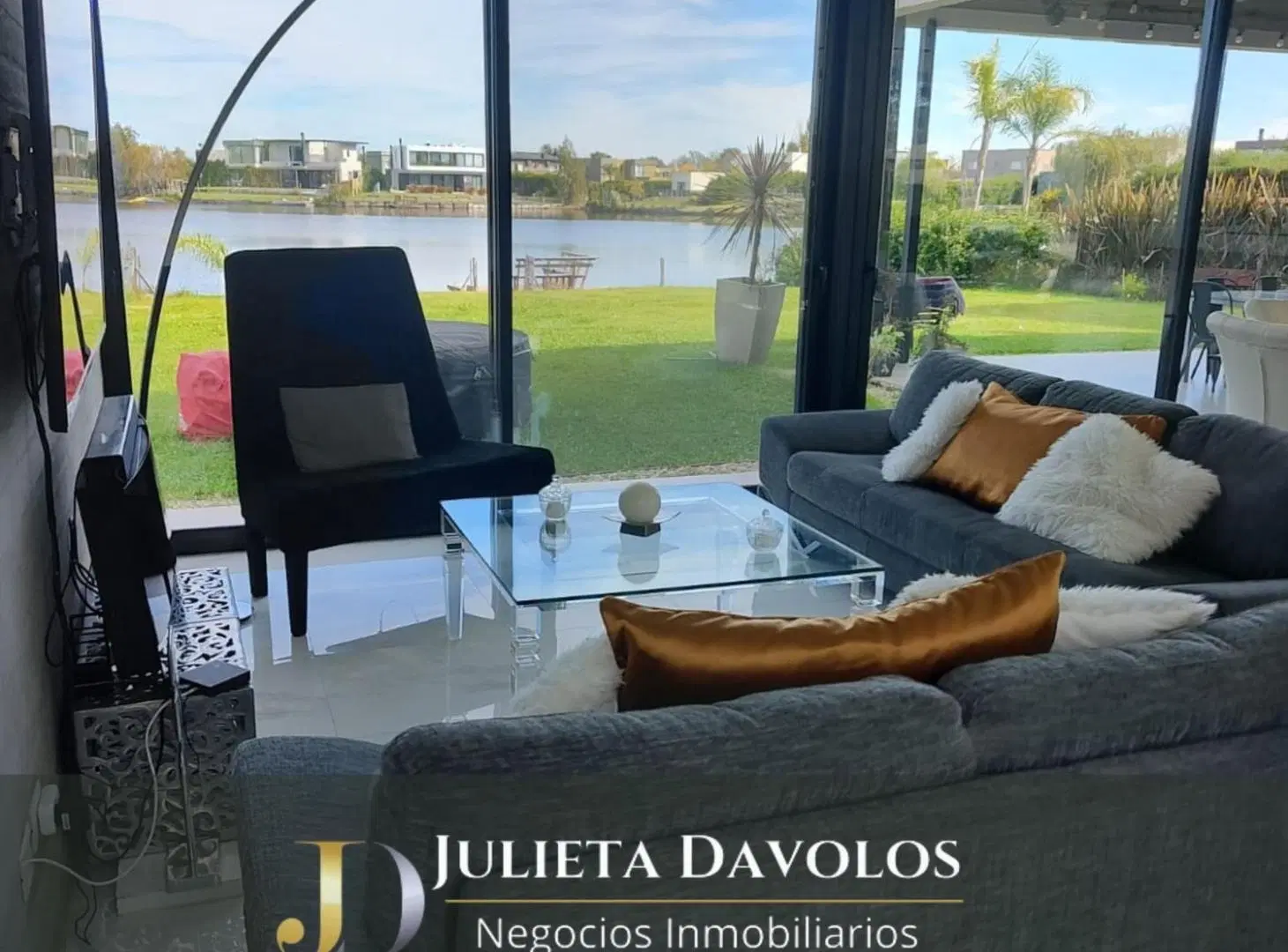 Casa a la laguna en venta en el Canton Barrio Puerto 5