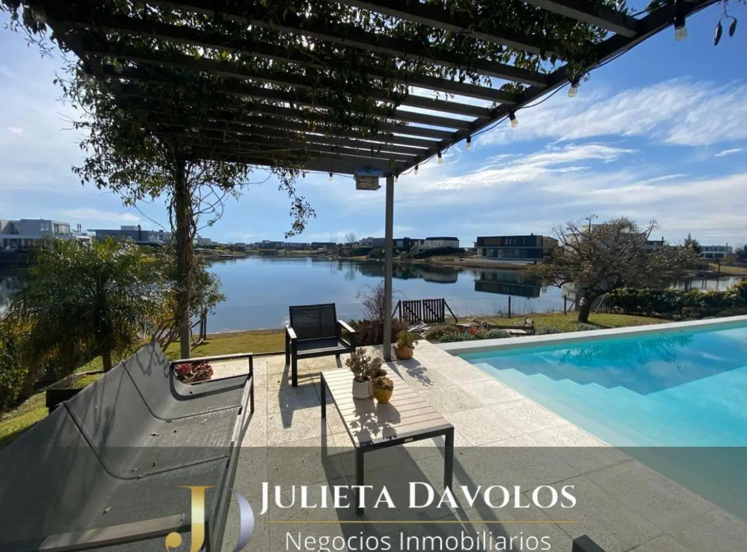 Casa en venta al agua en Puertos, Marinas- 2 Dorm en suite, pileta y parquizacion 4