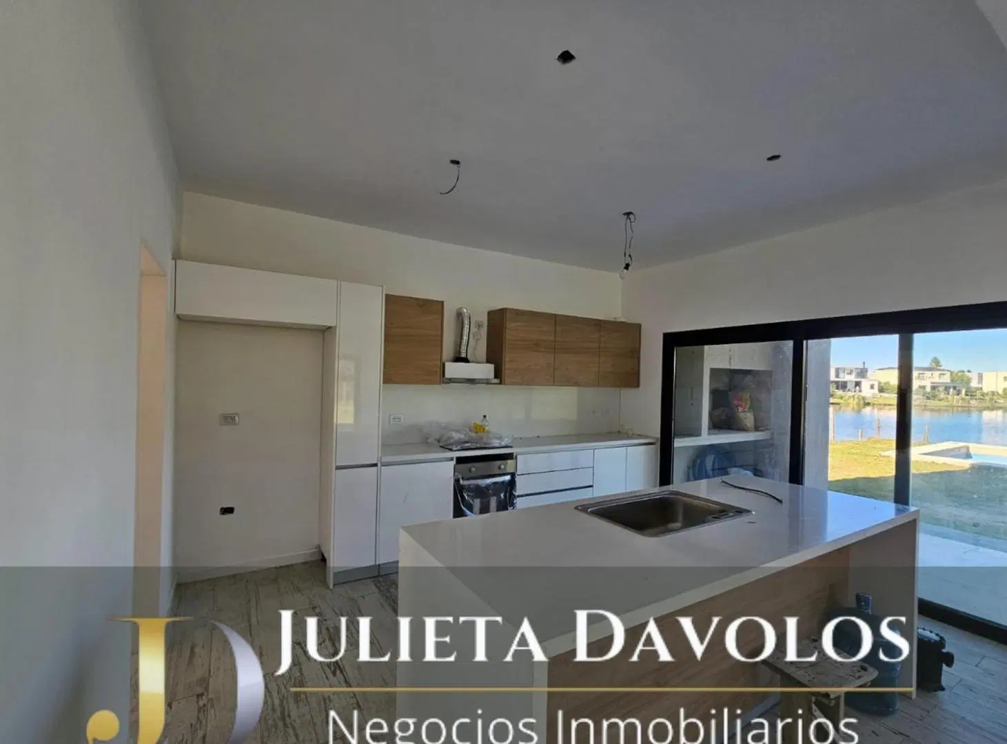 OPORTUNIDAD!Casa a la laguna  en Venta 6 ambientes Barrio El Canton Norte 8