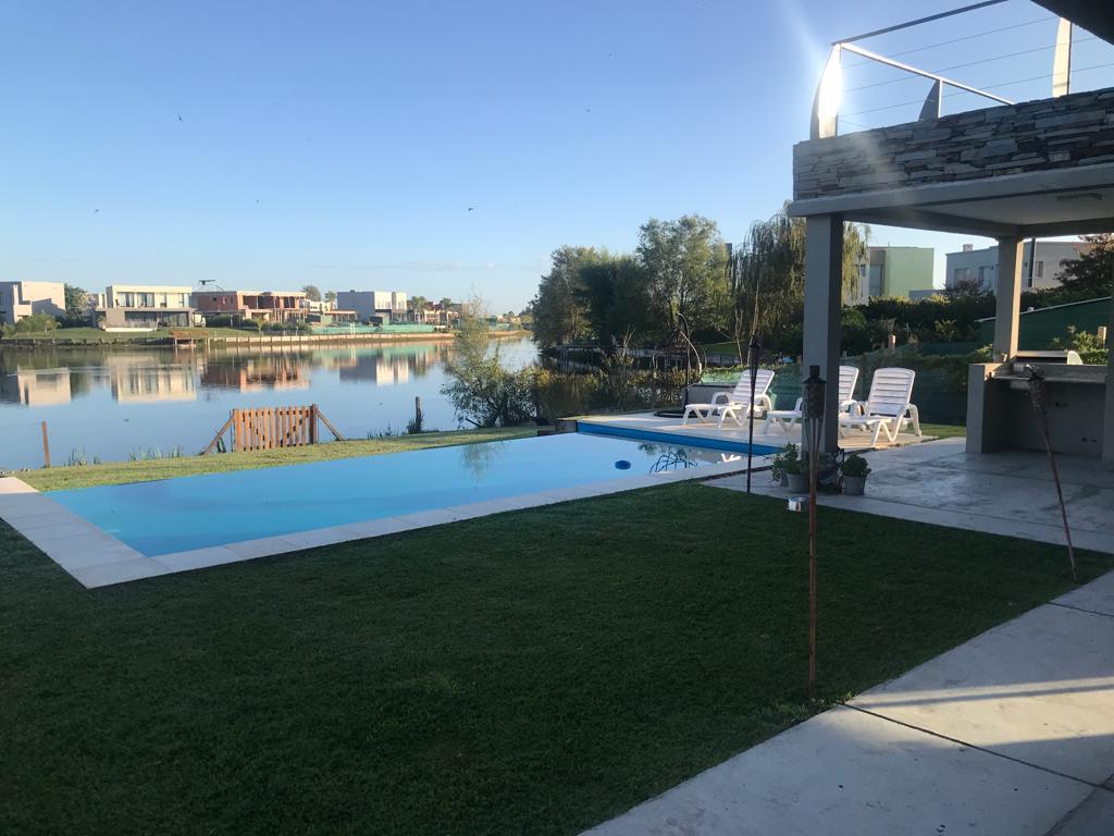 Foto de Casa a la laguna en Venta 5 ambientes El Canton Barrio Islas, imagen 2
