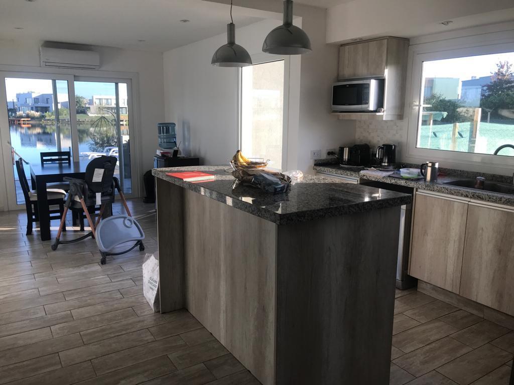Foto de Casa a la laguna en Venta 5 ambientes El Canton Barrio Islas, imagen 1