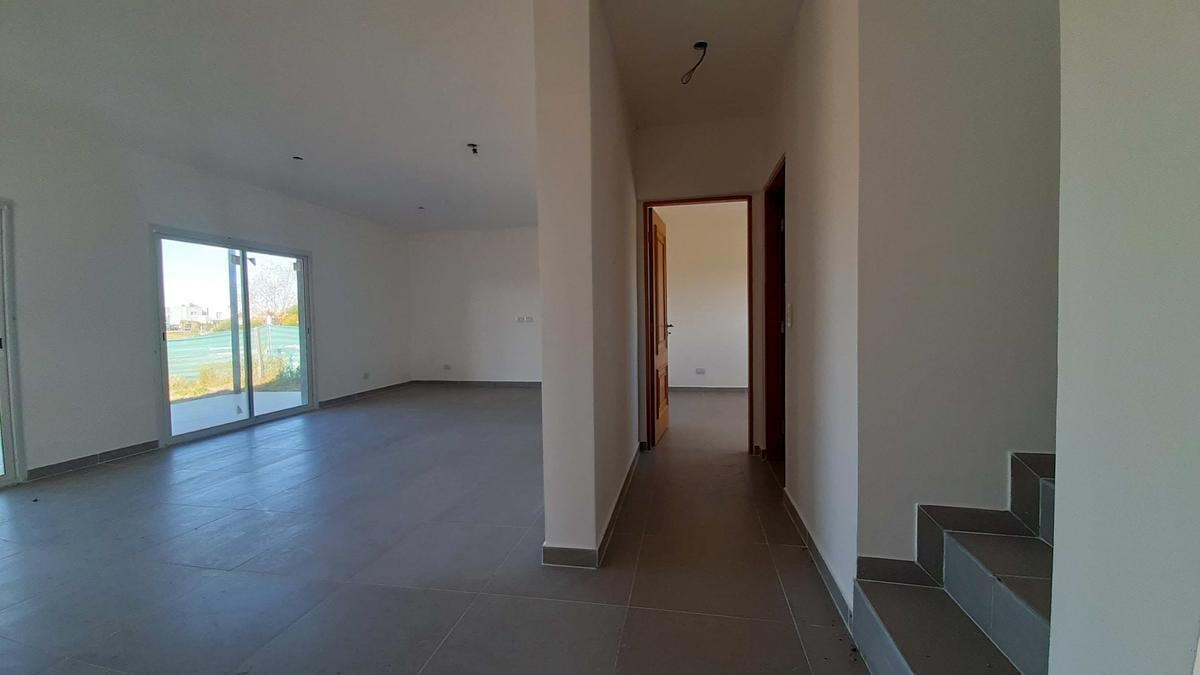 Foto de Casa al Agua en Venta 6 ambientes Barrio El Canton Norte al lago, imagen 3