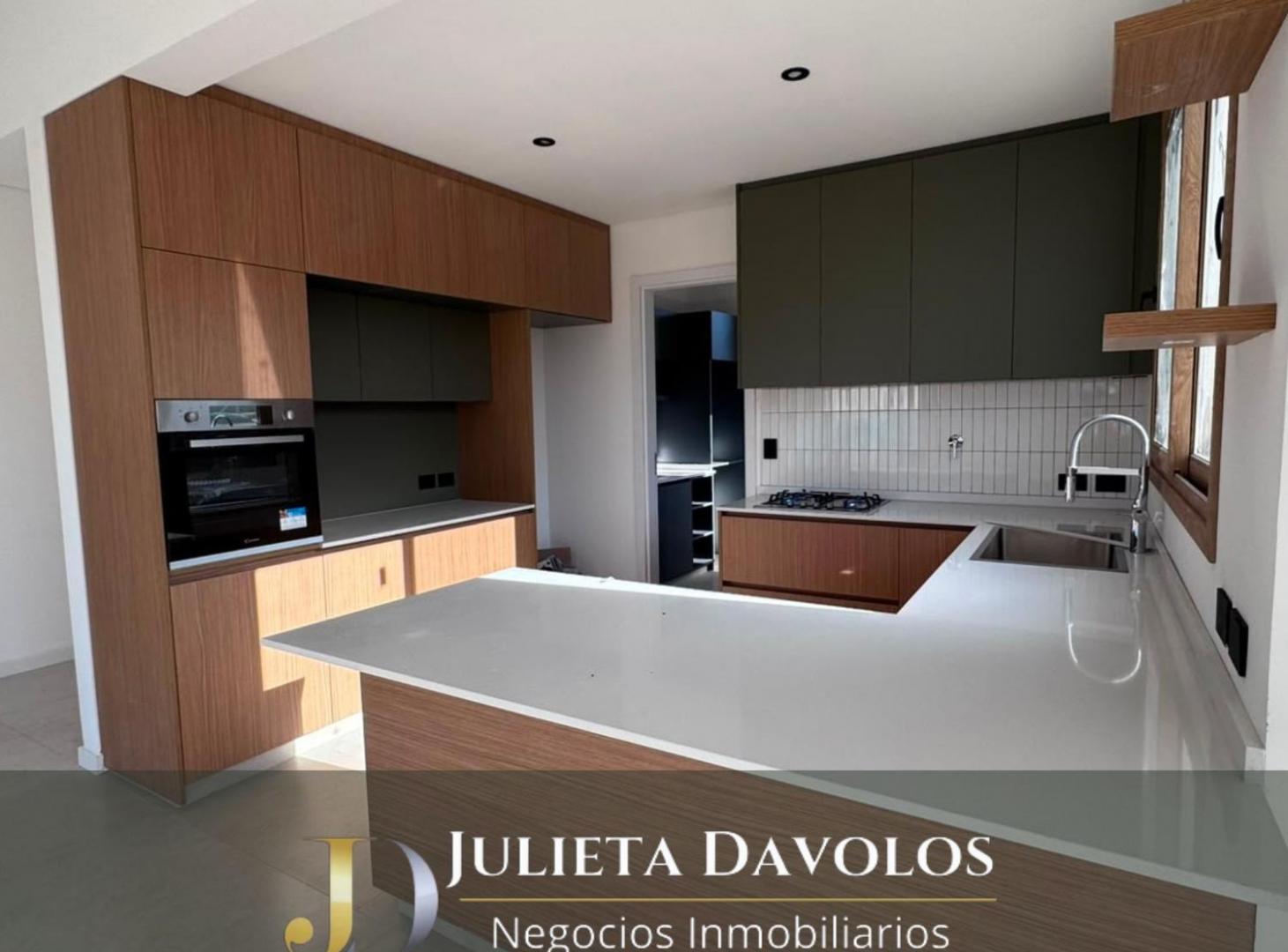 Foto de Casa en venta 3 dormitorios y Playroom - Barrio Puertos del Lago, imagen 2