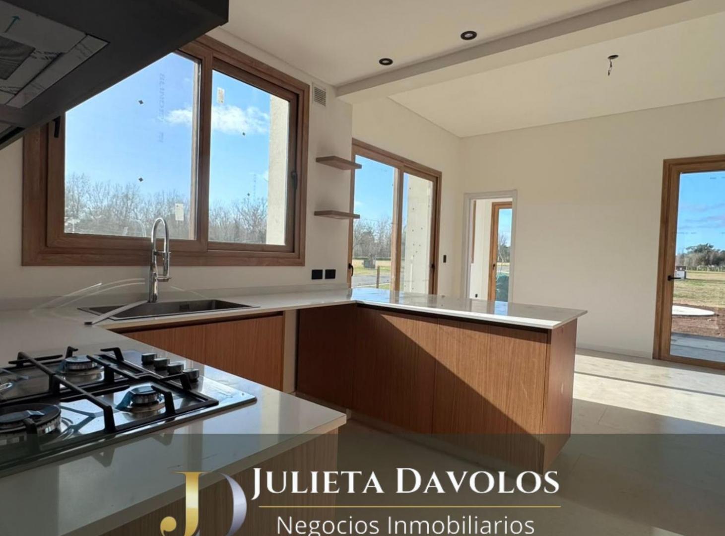 Foto de Casa en venta 3 dormitorios y Playroom - Barrio Puertos del Lago, imagen 5