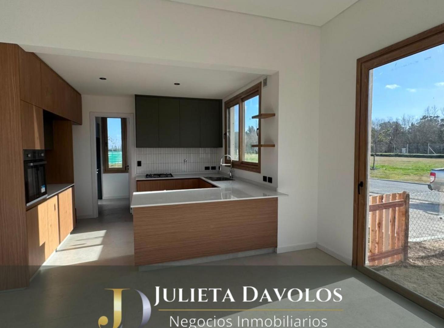 Foto de Casa en venta 3 dormitorios y Playroom - Barrio Puertos del Lago, imagen 3